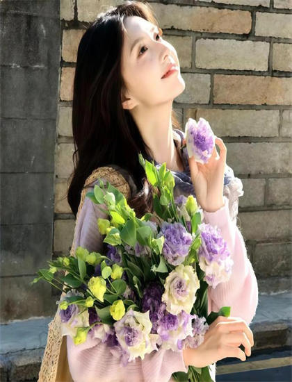 奇幻片深度解析：《杜鹃花飞》的人物塑造与情感表达 ——深入探索奇幻片的艺术世界